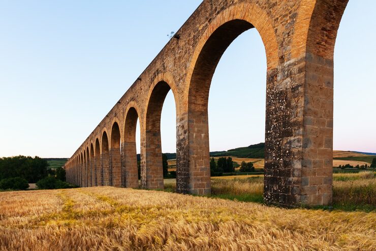 The greek invented the world’s first railway